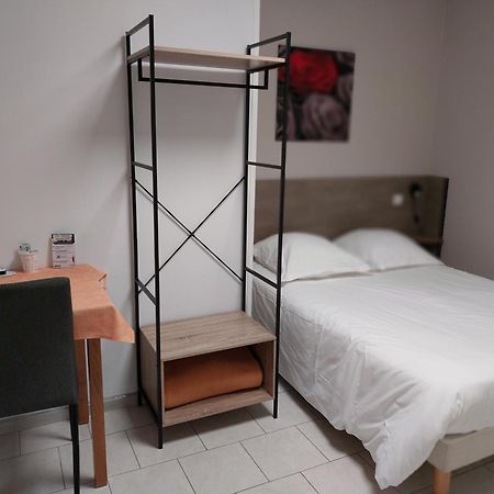 Le Petit Logis Hotel Beaumont-en-Veron Ngoại thất bức ảnh