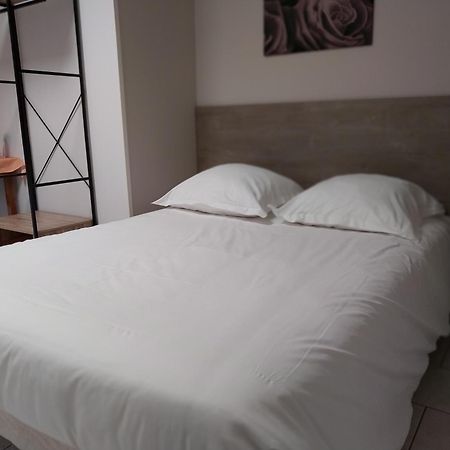 Le Petit Logis Hotel Beaumont-en-Veron Ngoại thất bức ảnh