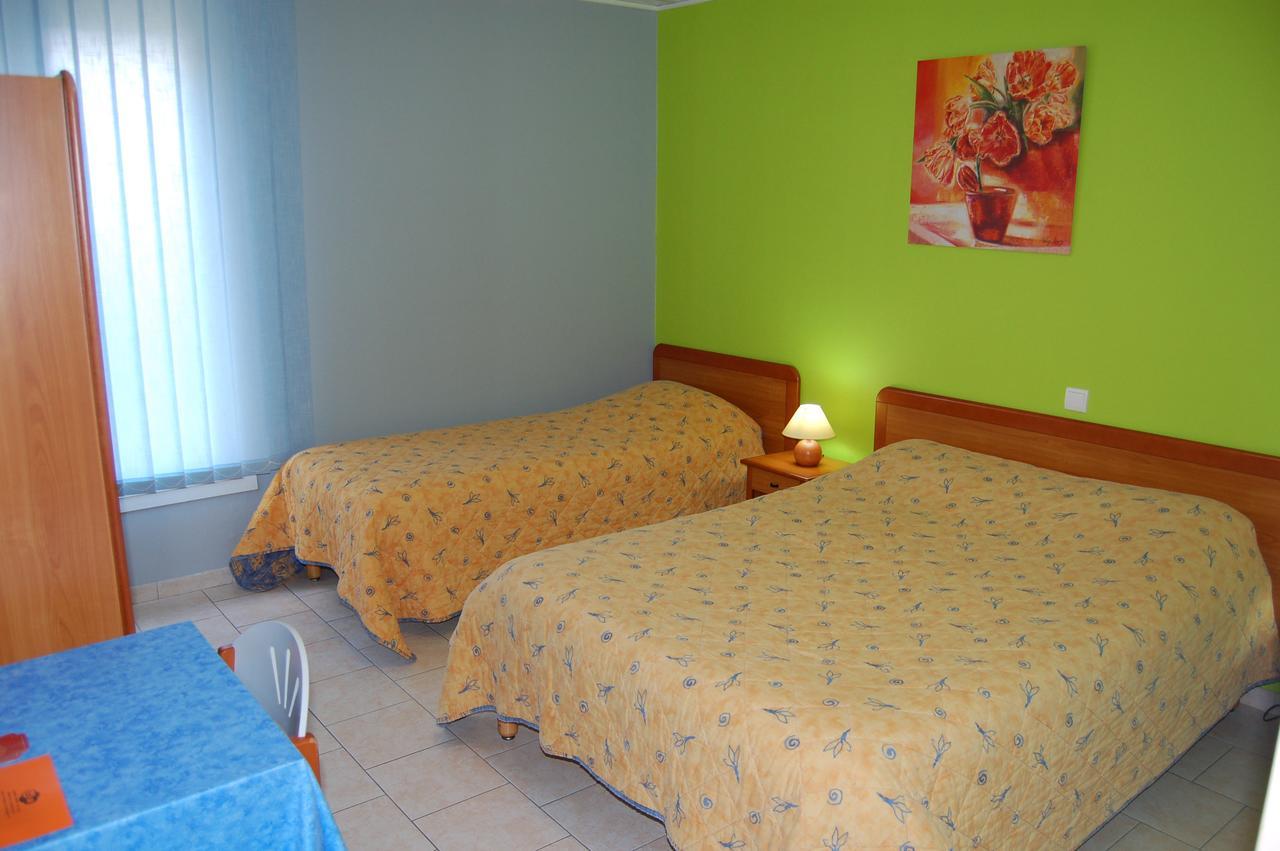 Le Petit Logis Hotel Beaumont-en-Veron Ngoại thất bức ảnh